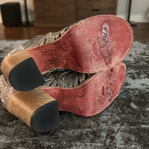 Freebird Taupe Olive Bela Leather Open Toe 3" Boho Heeled Booties Size 7 - Picture 6 of 7